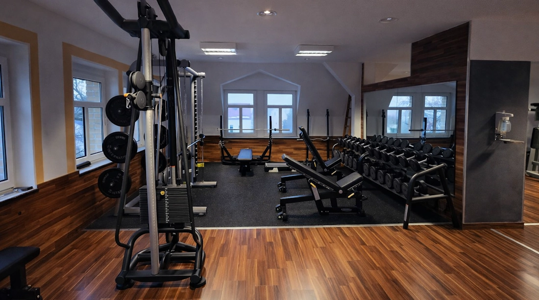 Freihantelbereich im Fitnessstudio LW-FIT Leipzig-Liebertwolkwitz – Kurzhanteltraining für Kraftaufbau